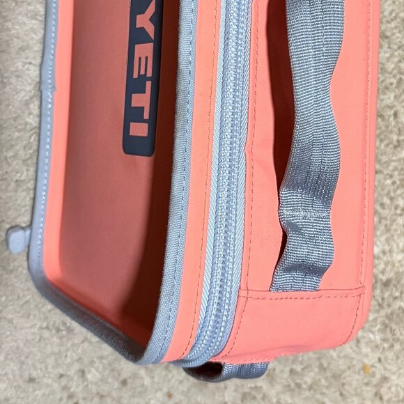 YETI Daytrip Lunch Box Coral - Picture 4 of 16